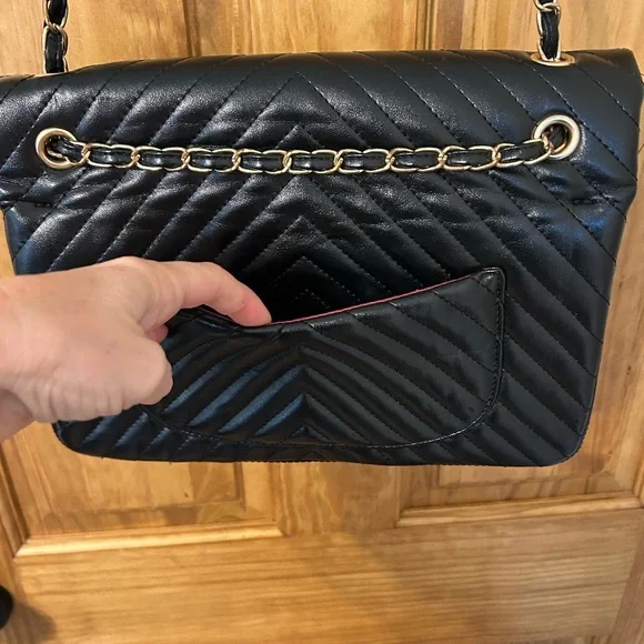 Trendy Boutique Black Quilted Shoulder Bag - Picture 4 of 6